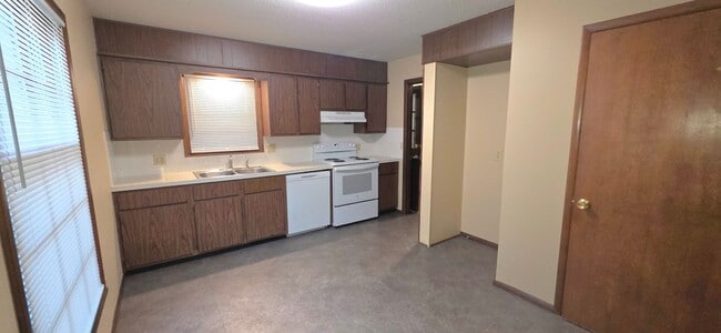 Photo - 2 Bedroom House! Great Location! $895 Yard Care Included!