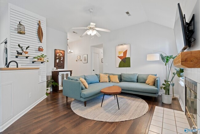 Building Photo - 223 Cypress Creek Dr Rental