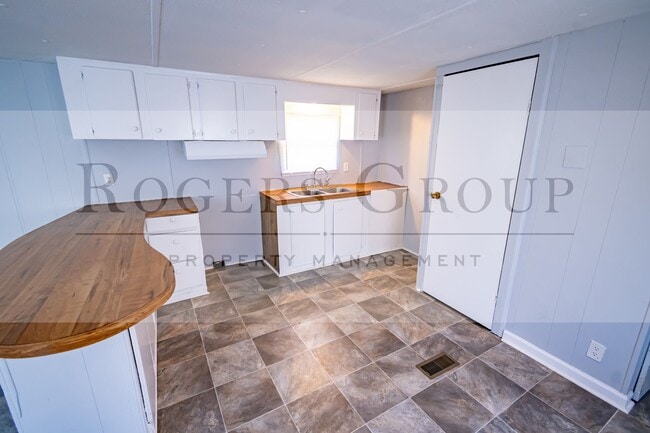 Photo - 385 Julian Smith Rd