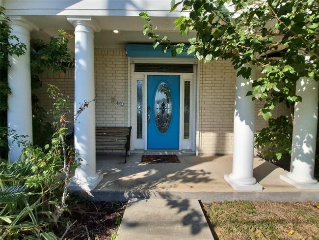 Building Photo - 402 1/2 Avenue A