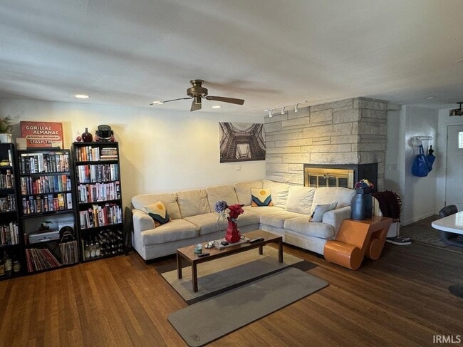 Photo - 209 S Hillsdale Dr