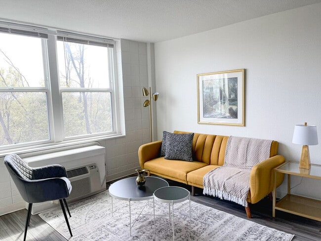 Building Photo - 2499 Reading Rd Unit ID1036752P Rental
