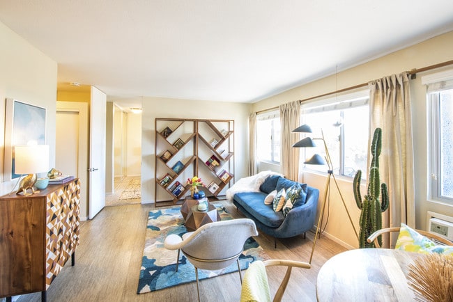 Modelo de sala de estar - Gables Point Loma