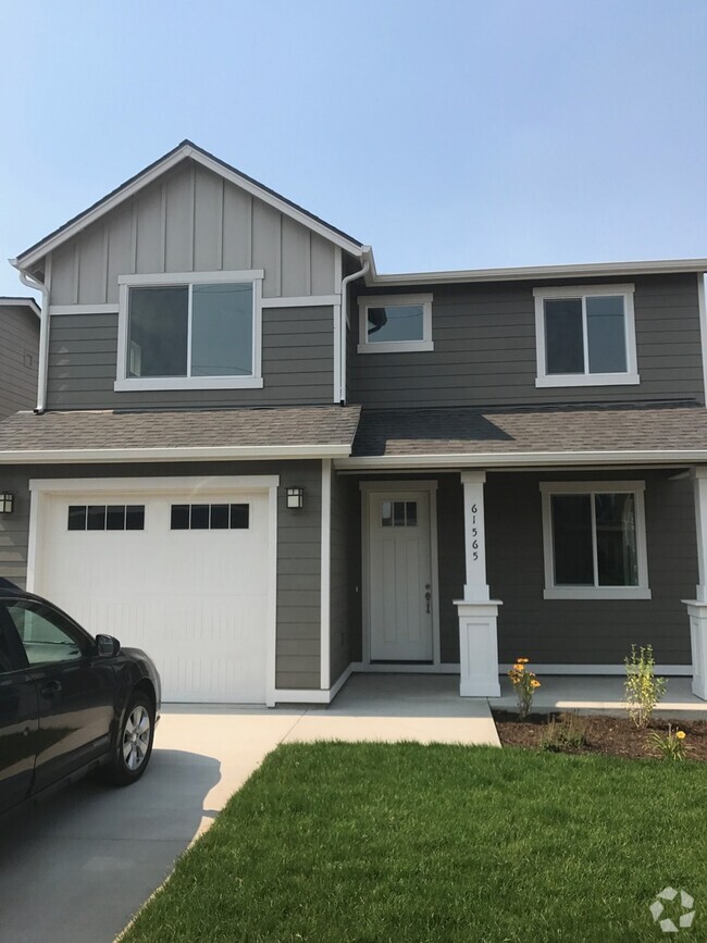 Building Photo - Beautiful Home in Bend's Desirable Farming...