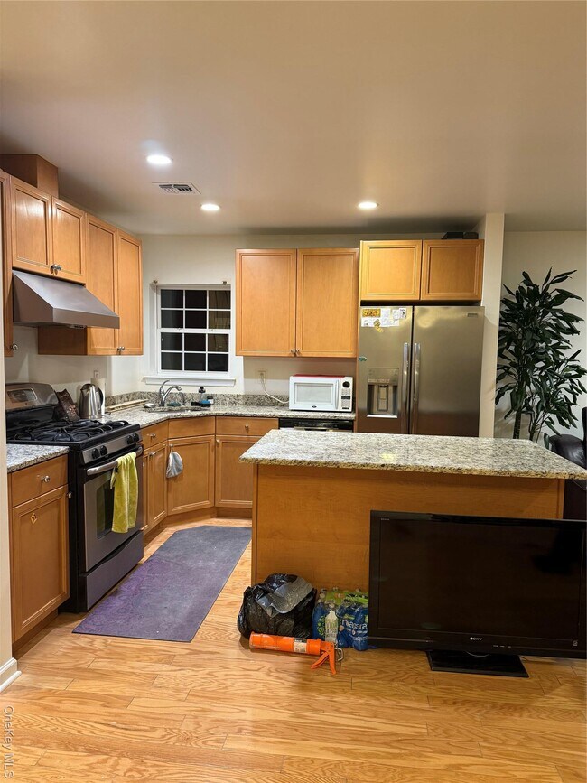 Photo - 2-16A Constitution Pl