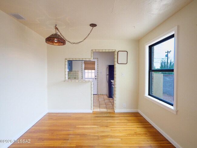 Photo - 1404 E Silver St