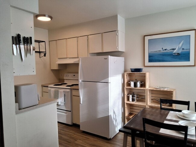 Photo - Midtown Furnished 1 Bedroom Unit 608