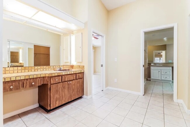 Photo - 2997 Farnham Way