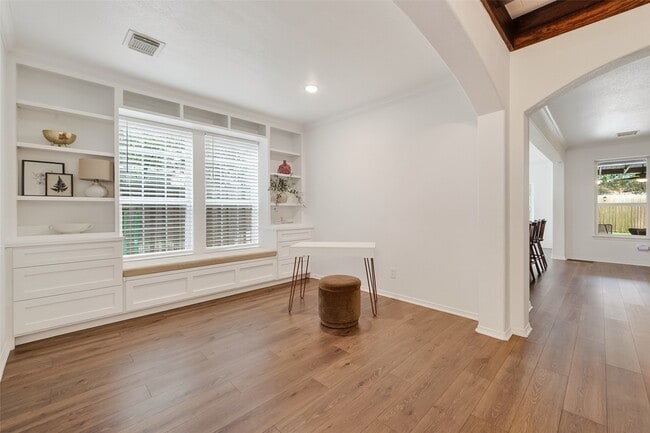 Building Photo - 66 S Longsford Cir