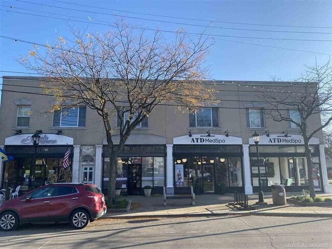 Building Photo - 15304 Kercheval Ave Unit #3