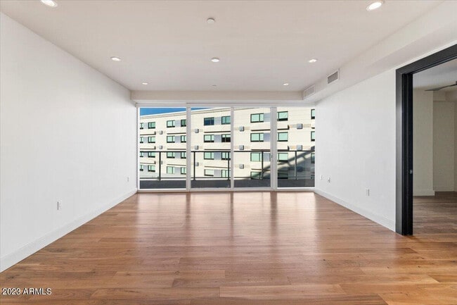 Photo - 4422 N 75th St Unit 4004