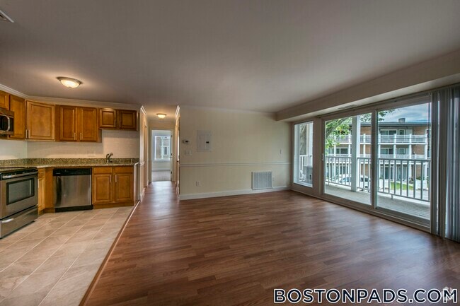 Building Photo - 20 Westgate Dr Unit 4T Rental