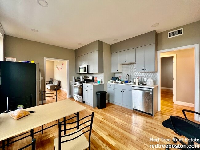 Photo - 1914 Beacon St