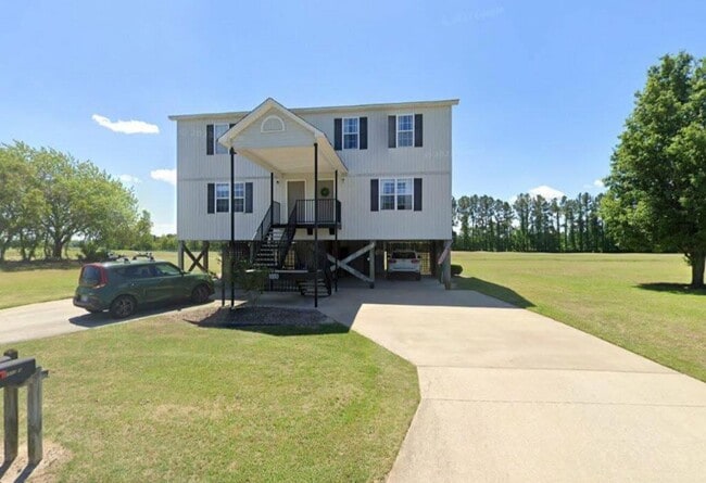 Building Photo - 4950 Deveron St