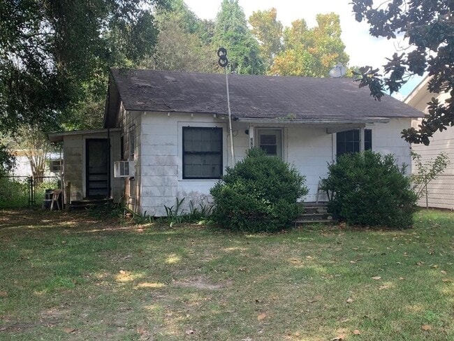 Building Photo - NICE 2 BEDROOM 1 BATH RENTAL HOME IN LIBERTY, TEXAS