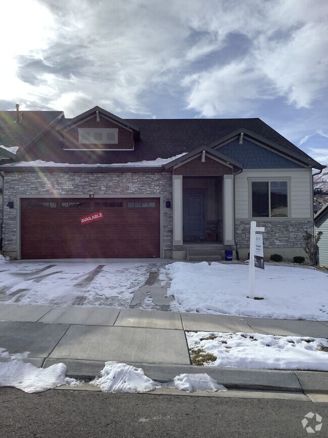 Building Photo - Beautiful Home Nestled In The Hills Of Elk...