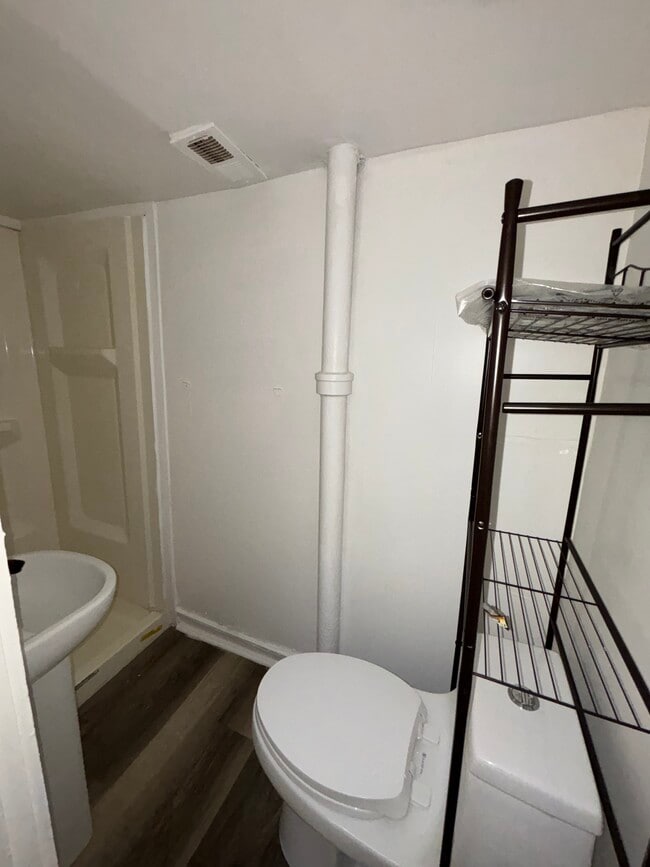 Photo - 292X Parkwood Ave Unit 3