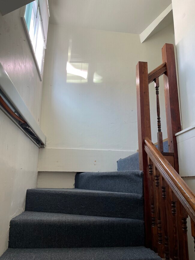 Building Photo - 60 Calumet St Unit 3