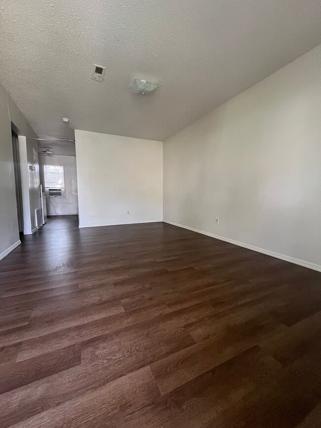 Building Photo - 3338 SW Brendan Ave Unit 1 Rental