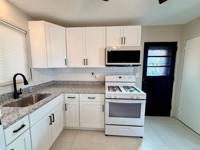 Photo - 630 Dornbush St