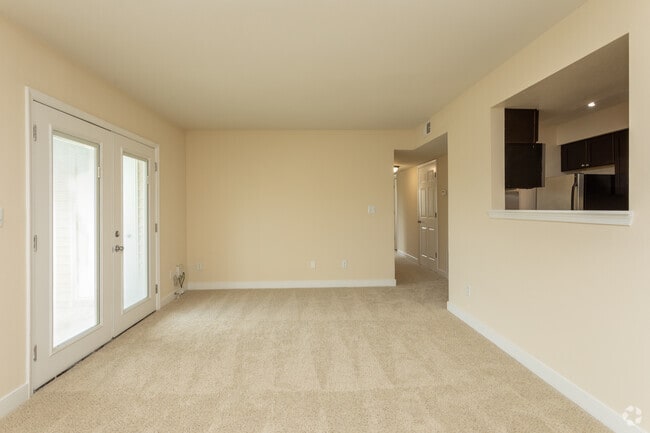 2BR, 2BA - 937 SF