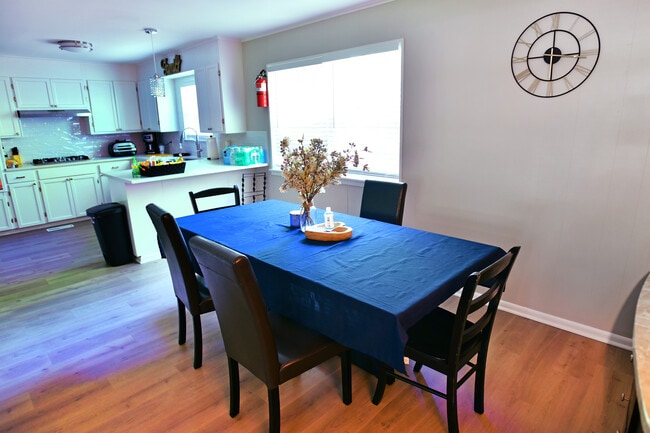 Photo - 37 Glenmere Dr