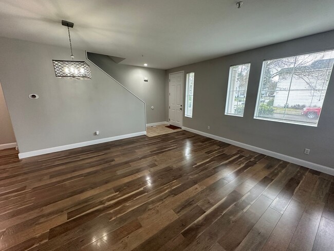 Photo - 2350 Simmons St