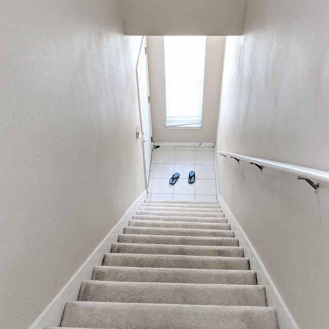 Photo - 1 bedroom, 1 bathroom condo for rent in Th...