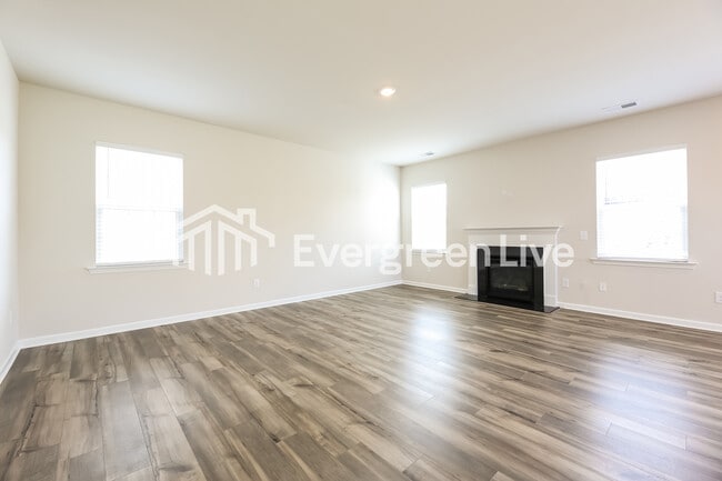 Photo - 302 Willow Wynter Ln