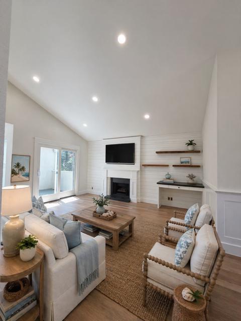 Building Photo - 245 Mesa Dr Unit C