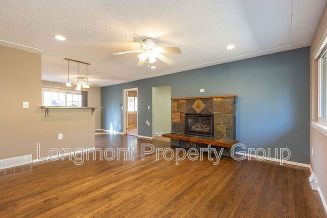 Photo - 305 Cottonwood Ct