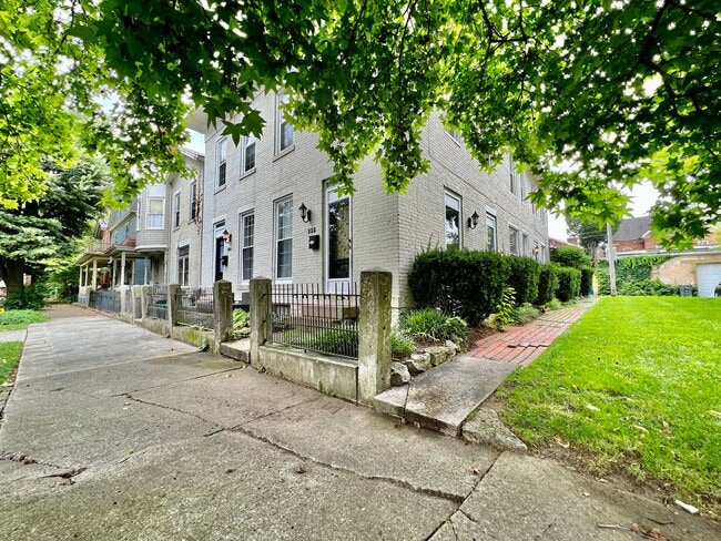 Building Photo - 1 Bd Hide away Historic Dayton, Oh Oregon ... Rental