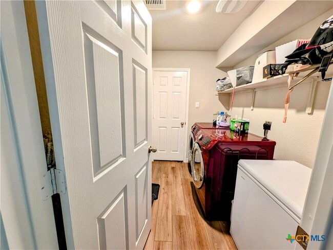 Photo - 305 Bobby Lou Ln