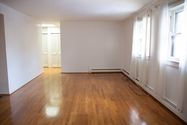 Photo - 61 Oakland Plz Unit B