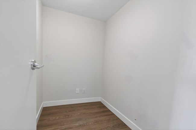 Photo - 1588 Hastings St E Unit 211