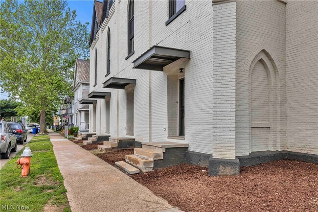 Photo - 2130 W 42nd St Unit 3