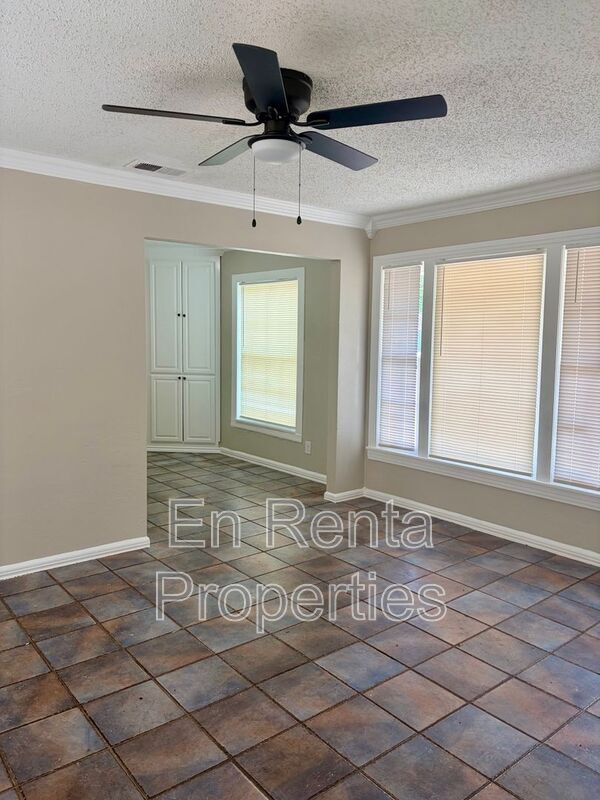 Photo - 601 W Beach St