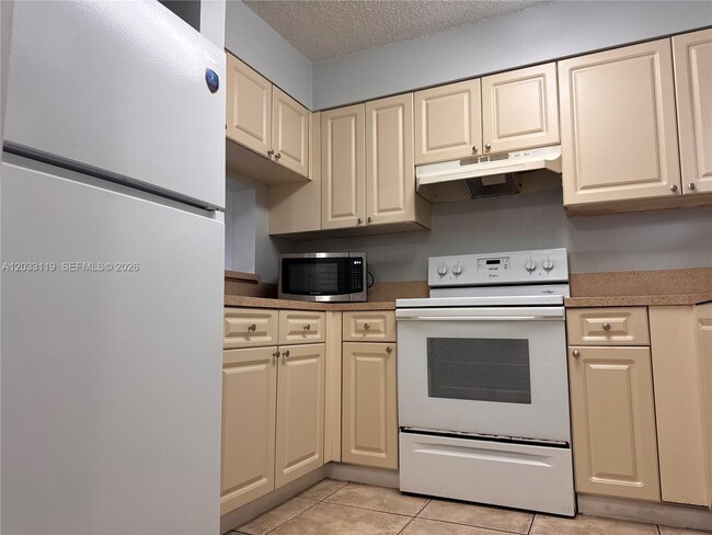 Building Photo - 14931 SW 82nd Ln Unit 18-403