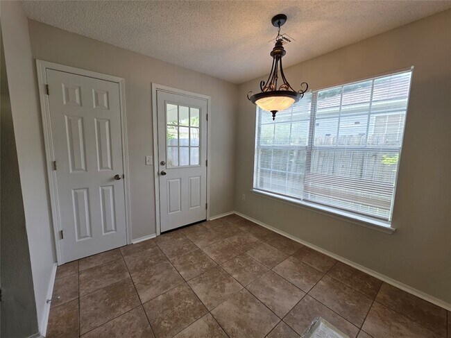 Photo - 1306 Cresent St