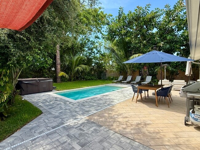 Building Photo - 465 8th St N