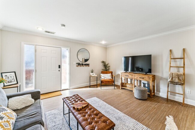 Photo - 530 W 10th St Unidad #530