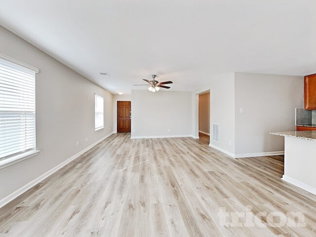 Photo - 20660 Dunrobin Dr