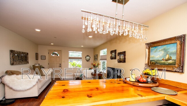 Photo - 40 Encina Ave