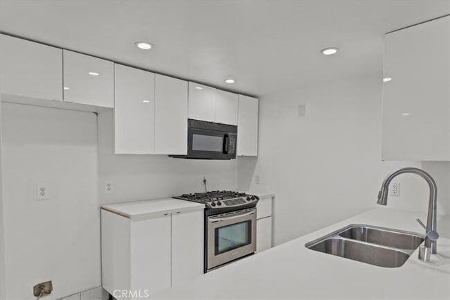 Photo - 939 Palm Ave Unit 401