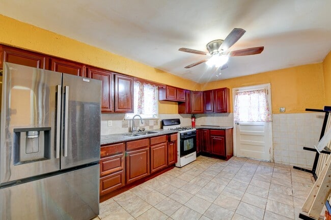 Building Photo - 245 Orange Ave Unit Floor # 1