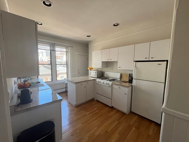 Photo - 19 Cortes St Unit 10