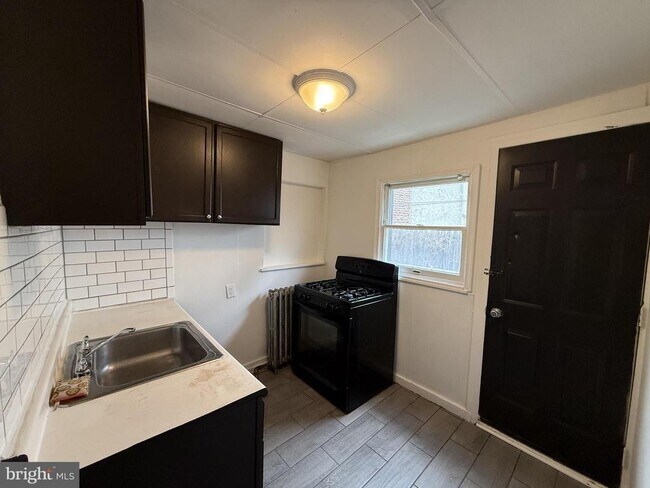 Photo - 3237 Hartville St