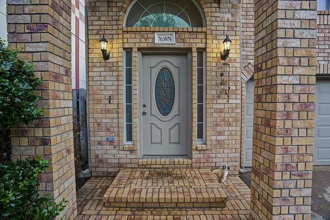Photo - 7630 N Linpar Ct