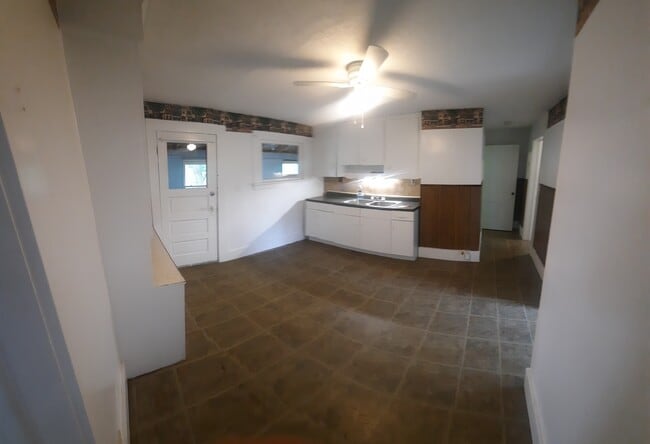 Building Photo - 538 E Main St Unit Apt B