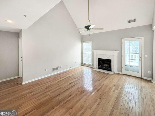 Photo - 2092 Drogheda Ln